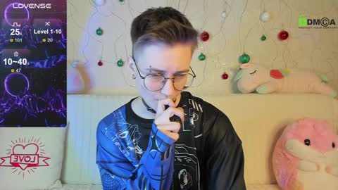 christine_moon online show from January 6, 6:31 pm