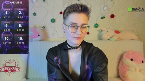 christine_moon online show from January 10, 12:49 am