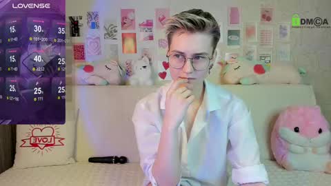 christine_moon online show from March 1, 6:32 pm