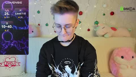 christine_moon online show from January 4, 6:40 pm