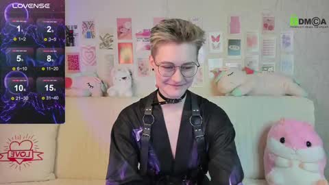 christine_moon online show from February 21, 6:37 pm