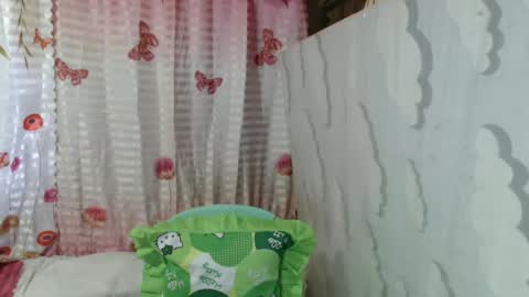 Snapshot of christine_scott chatting on February 15, 1:31 am christine_scott online show from February 15, 1:31 am