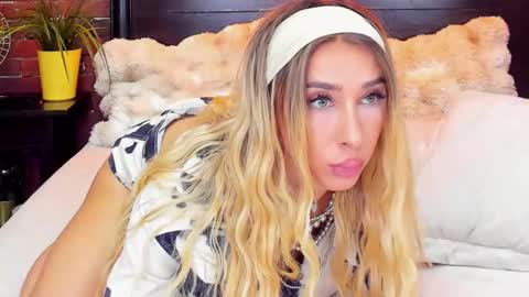 christyna_ross online show from February 3, 8:46 pm