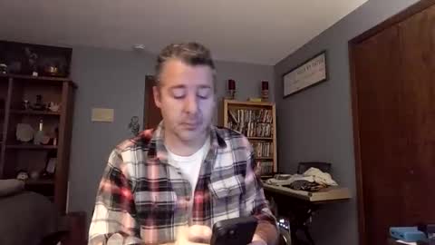 chrisw8121 online show from December 16, 5:25 am