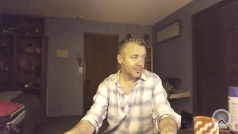 chrisw8121 online show from March 26, 1:22 am