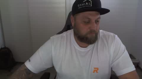 Snapshot of chrizz80 chatting on February 28, 1:25 pm Chrizz online show from February 28, 1:25 pm