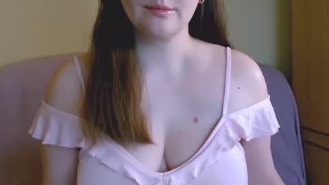 Snapshot of chubbymaia chatting on February 26, 9:22 am Maia online show from February 26, 9:22 am