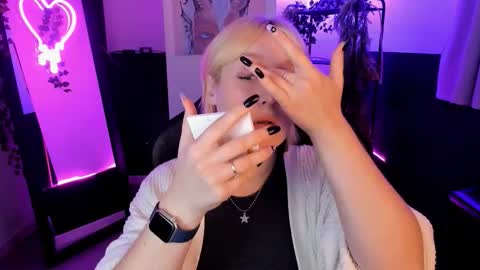 Cin Bellamy online show from September 23, 5:23 am