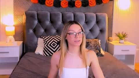 cindymori online show from November 1, 3:33 pm