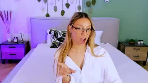 cindymori online show from October 9, 4:12 pm