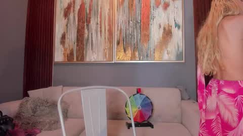 Snapshot of cinnia_ chatting on September 15, 12:06 pm Cintia online show from September 15, 12:06 pm