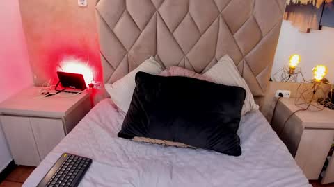 Laura  online show from April 28, 2:27 am