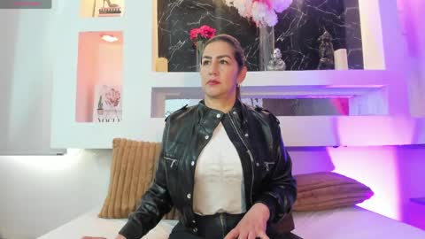 Cinthya  online show from May 8, 12:00 pm