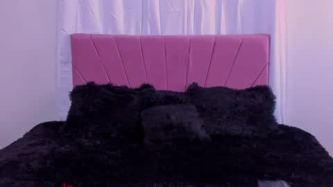 CintiaCollins  online show from December 13, 8:15 pm