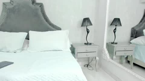 CintiaCollins  online show from February 18, 7:19 pm