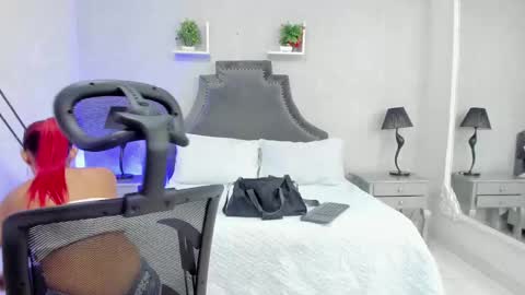 CintiaCollins  online show from February 18, 4:14 pm