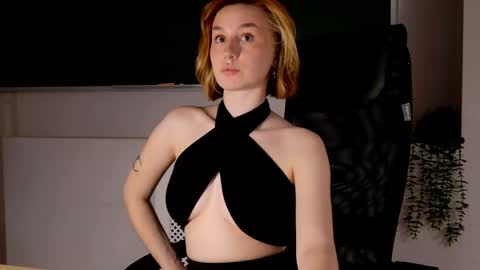 Claire online show from May 7, 3:19 pm