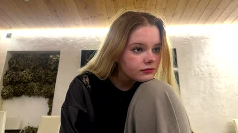 Malin online show from May 6, 3:29 pm