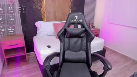 C L A R A online show from December 3, 2:45 am