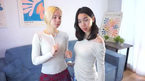 Bambi and Aoi online show from February 3, 7:13 am