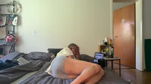 claramigger online show from April 23, 11:40 am