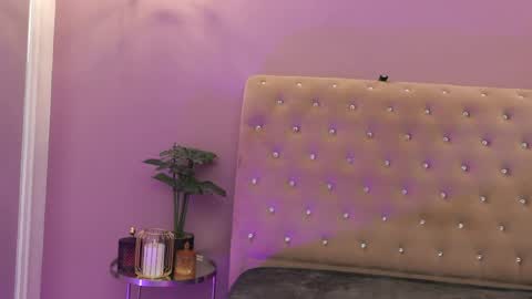 Clara online show from April 3, 4:25 pm