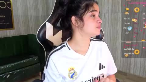 Clementine online show from October 26, 3:55 pm