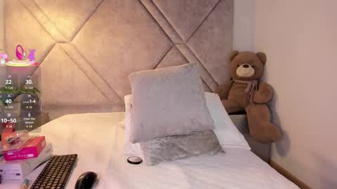 Cleopatra online show from September 25, 9:44 pm