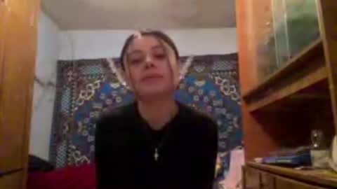 Mia online show from April 23, 1:24 pm