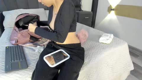 Snapshot of cleowhite_ chatting on September 9, 4:45 am cleowhite_ online show from September 9, 4:45 am