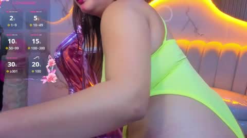 Clhoe online show from June 6, 8:26 pm