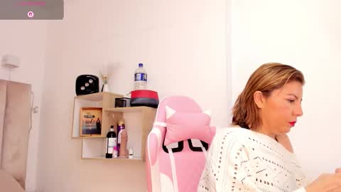 clhoe_johnson_ online show from October 6, 11:50 am