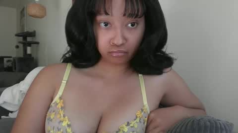 High Queen Clio online show from March 3, 5:20 pm