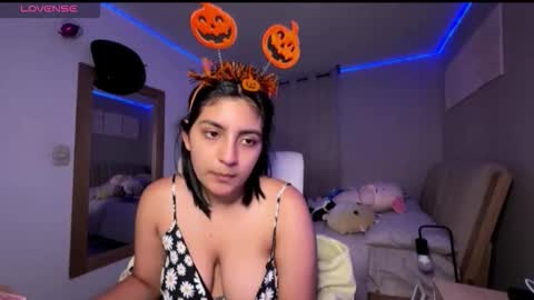 cloe small online show from October 21, 1:00 am