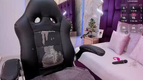 Cloe online show from December 4, 6:18 pm