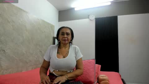 CLOE online show from December 1, 11:30 am