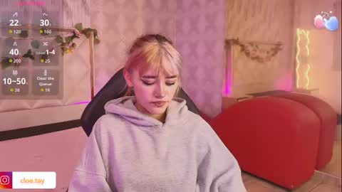 cloee_tay1 online show from July 31, 12:39 pm