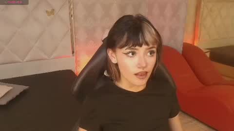 cloee_tay1 online show from July 6, 11:29 am