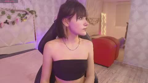 cloee_tay1 online show from July 28, 11:39 am