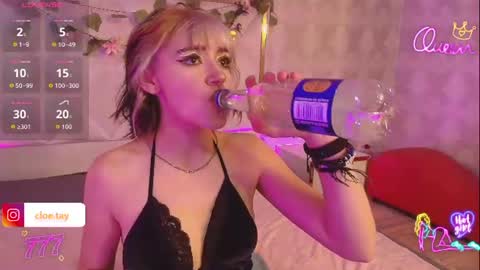 cloee_tay1 online show from August 1, 12:40 pm