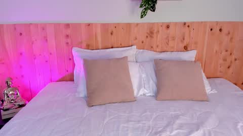 Chloe Smith online show from March 14, 8:02 pm