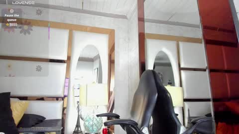 ---Cloe--- online show from March 11, 2:40 pm