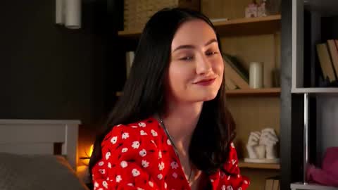 Daisy Nowak online show from October 19, 11:26 am