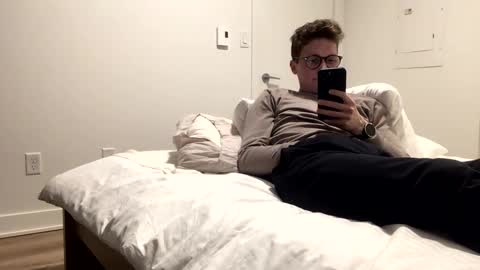 Twink Leo online show from March 8, 9:29 pm