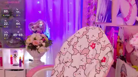 Mia online show from February 4, 8:57 pm