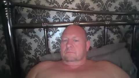 col4nows online show from October 10, 10:32 am