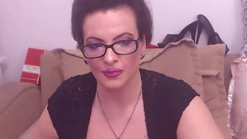 Snapshot of college_dream_bbw chatting on March 2, 4:50 am Maddison online show from March 2, 4:50 am
