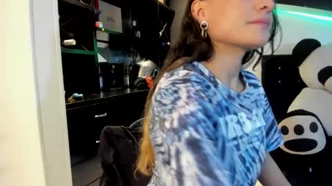 Coral  online show from February 25, 6:33 pm