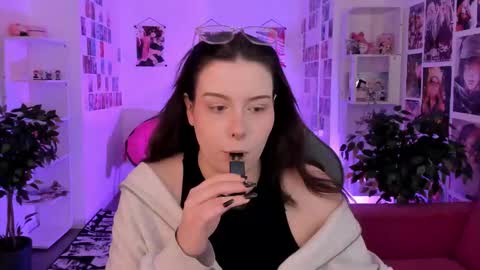 little girl who is always right or Coraline online show from November 10, 2:25 am