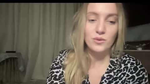 cosmo_blondiee online show from October 2, 5:12 pm